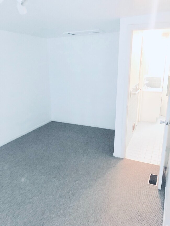 Foto del edificio - 547 Elmwood Dr NE