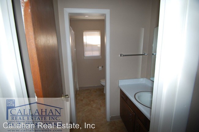 Foto del edificio - 8307 Woodview Dr E