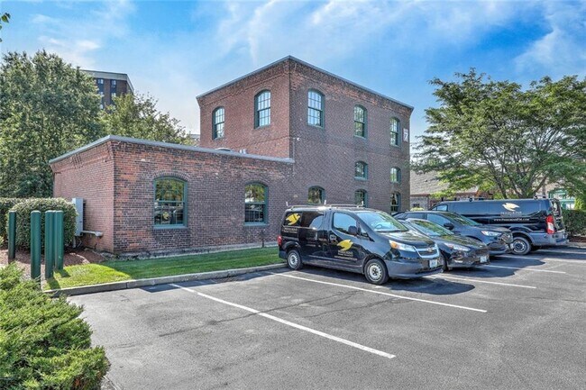 Building Photo - 20 Newman Ave