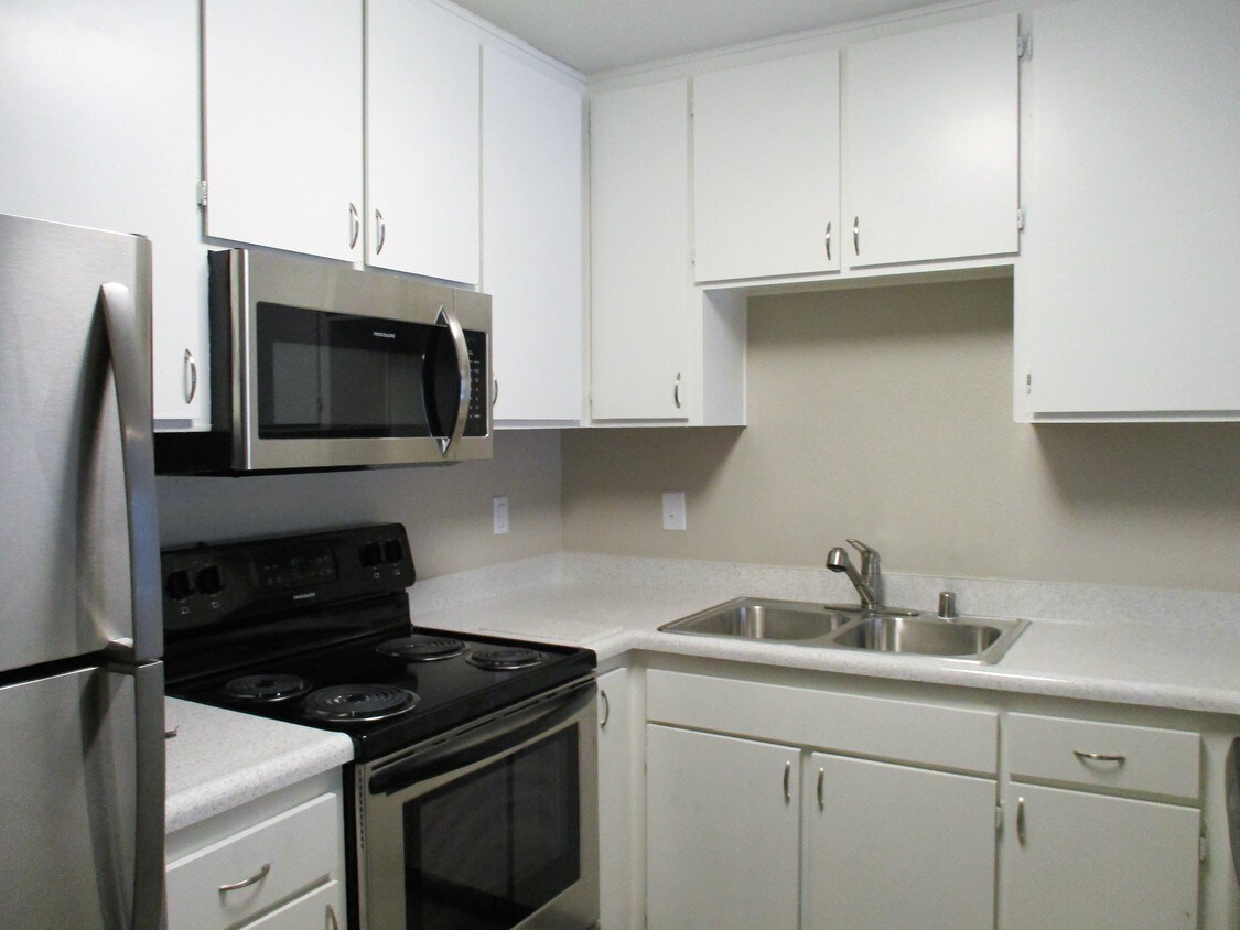 Primary Photo - 1322 N 1st St