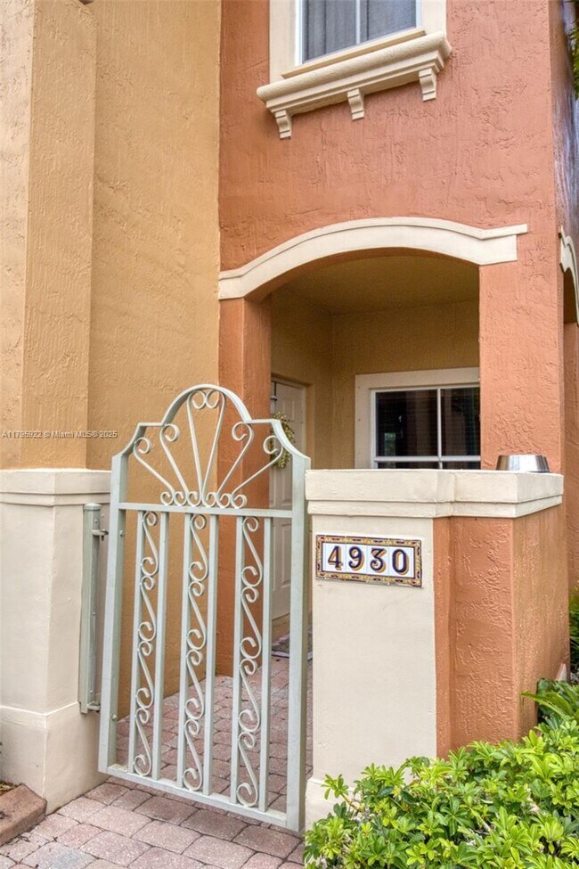 Foto del edificio - 4930 Windward Way
