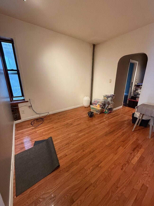 Foto del edificio - 415 E 187th St