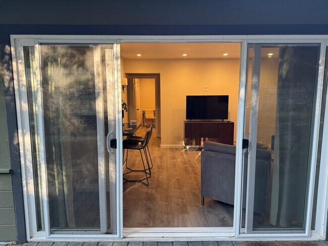 Building Photo - 779 Hamilton Dr