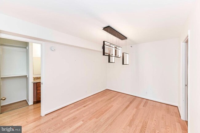 Foto del edificio - 1600 N Oak St