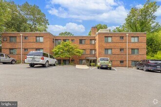 Building Photo - 702 Chaney Dr