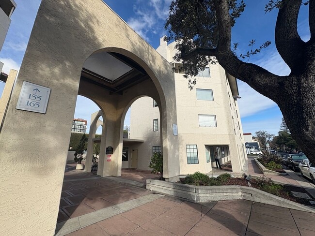 Building Photo - Spacious Condo in Downtown Palo Alto,  2BR | 2 BA