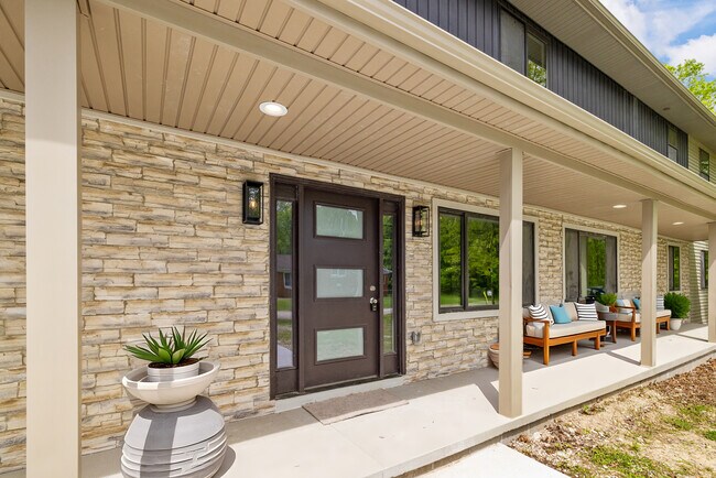 Foto del edificio - 7598 Lake Park Rd