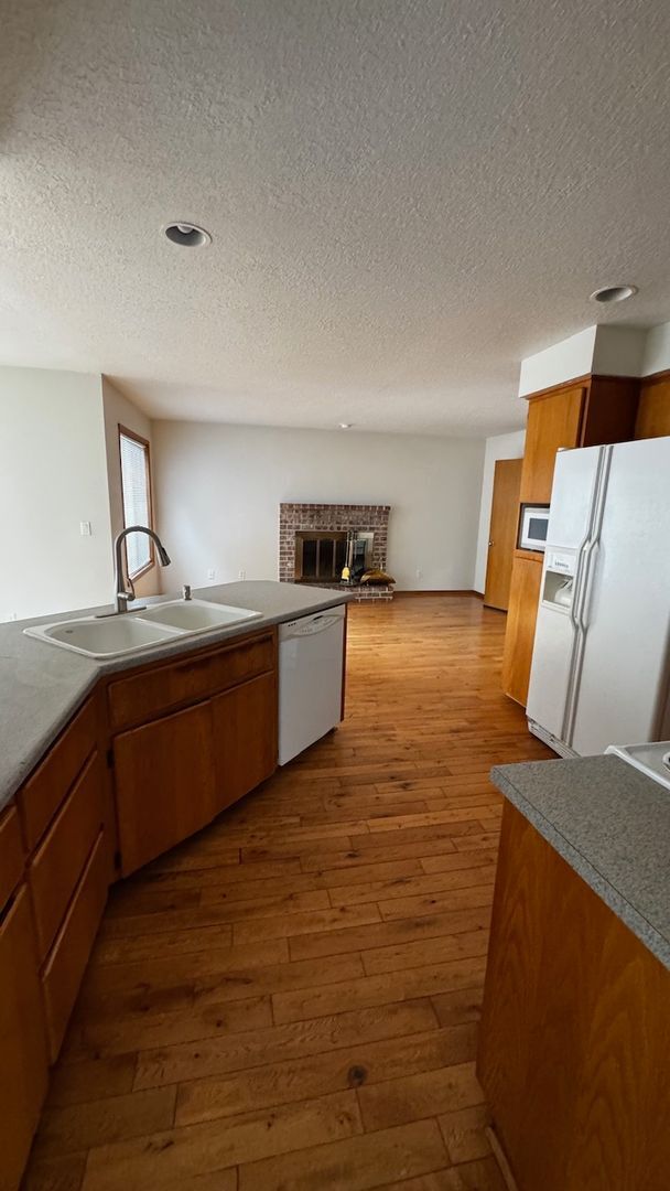 Foto del edificio - Wilsonville 4 Bedroom Home Available Now! Great Location – Spacious Floor Plan!