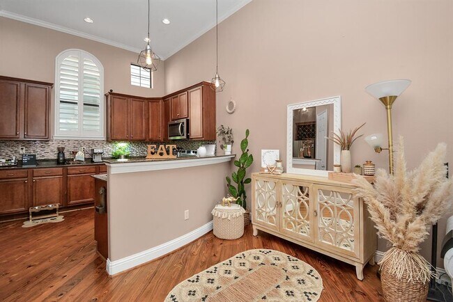 Building Photo - 2346 Camden Dr