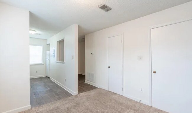Foto del edificio - 2510 Avent Ferry Rd