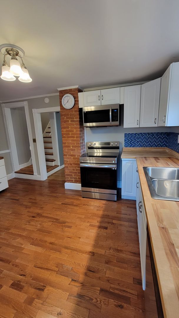 Building Photo - Charming House in Downtown Frederick