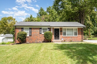 Building Photo - 3634 Carlyle Dr