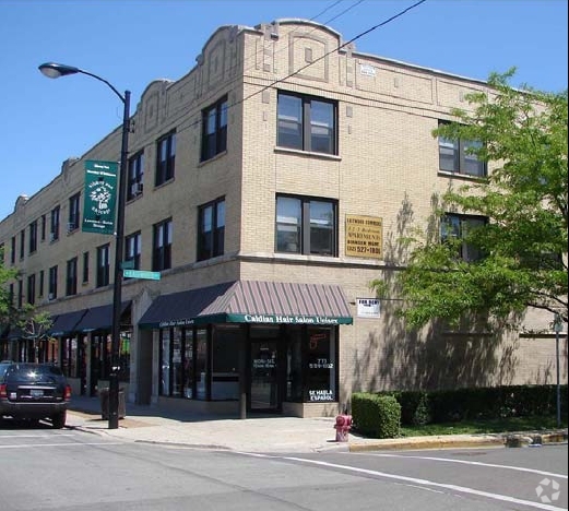 Building Photo - Albany Park