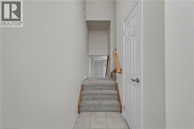 Photo du bâtiment - 470 Linden Dr