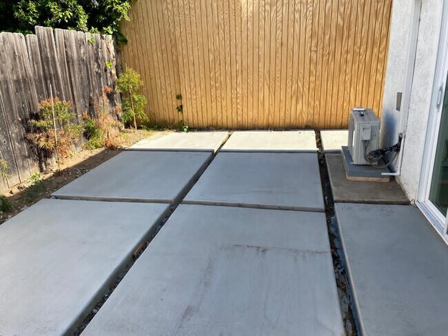 Foto del edificio - 7972 Chase Ave