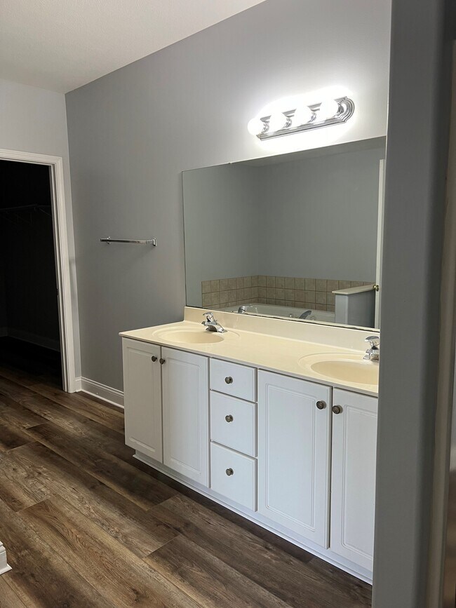 Building Photo - 1507 Fox Run
