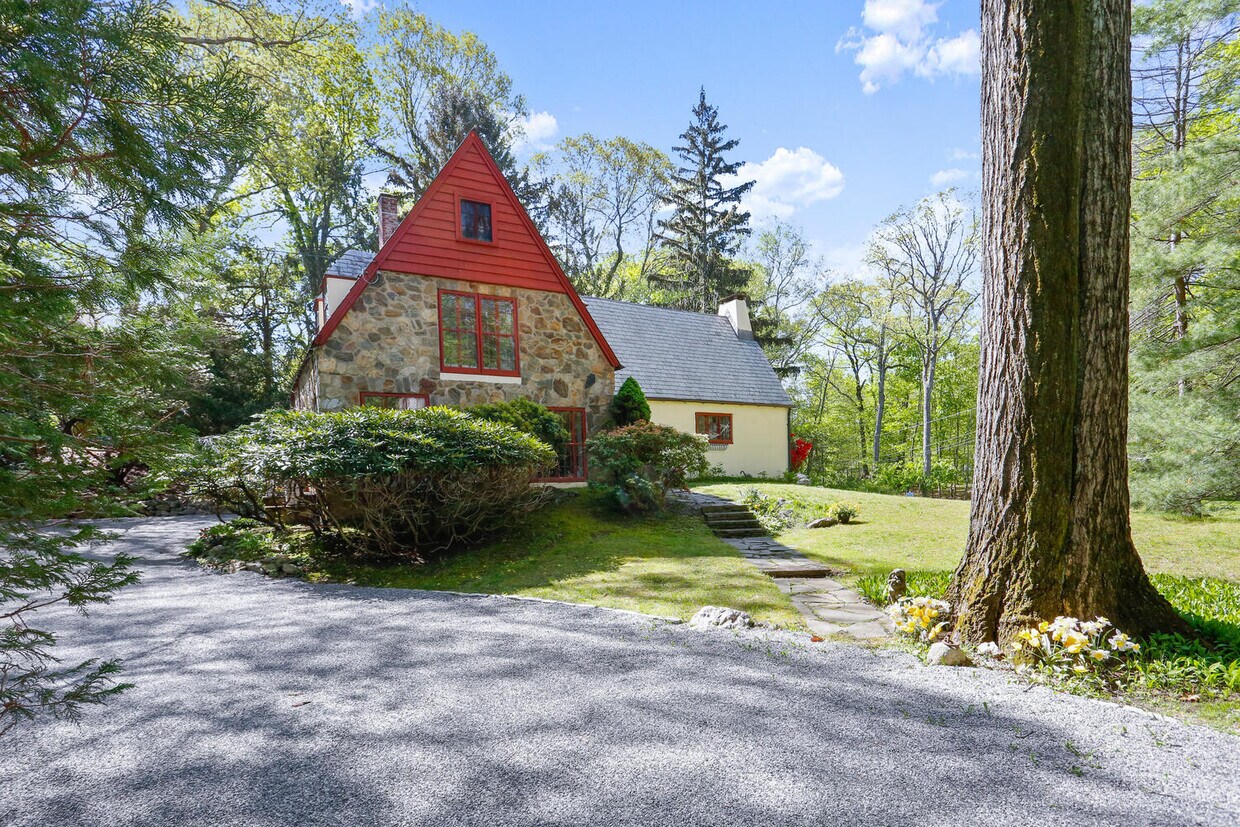 Primary Photo - 76 Locust Hill Rd