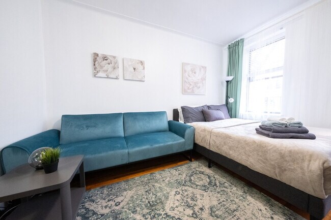 Building Photo - 328 E 74th St