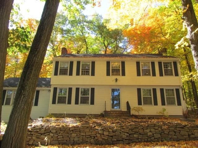Building Photo - 545 Simsbury Rd