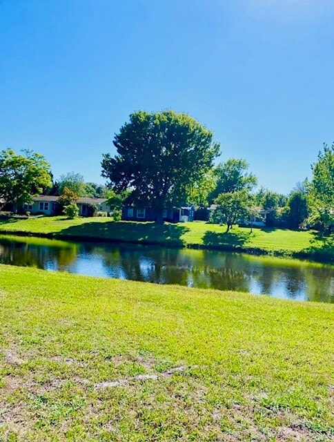 ¡Vista de la casa desde el sendero para caminar! - 236 Lily Rd