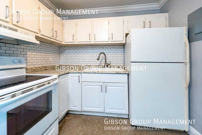 Foto del edificio - 806 NE 16th St