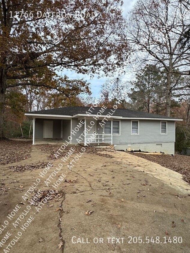 Primary Photo - 3 Bedroom with hardwood floors and large y...