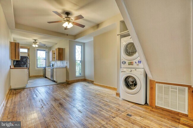 Building Photo - 343 E 21st St