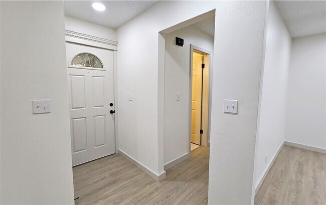 Foto del edificio - 741 S Glen Ln