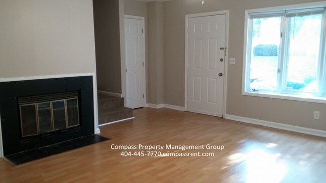 Foto del edificio - Roswell Townhome with Two Master Bedrooms