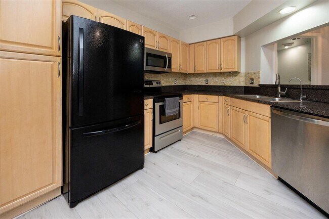 Foto del edificio - 50 Desford Ln