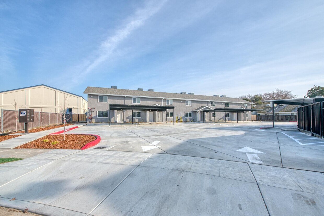 Foto principal - 5242 E Liberty Ave