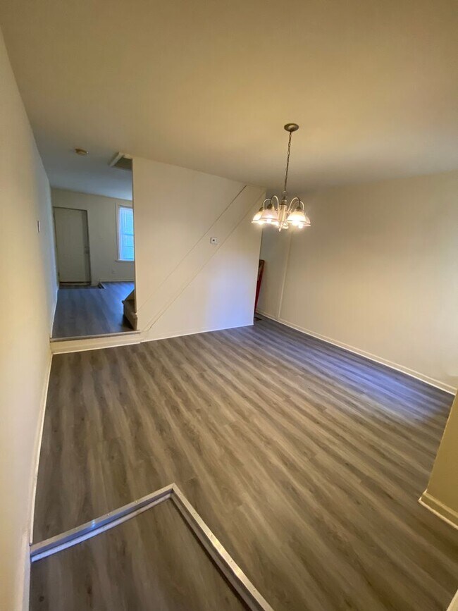 Building Photo - Spacious Home On Fantastic Block In German...
