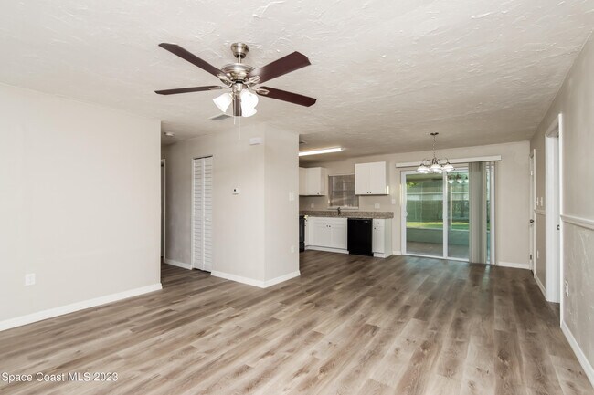 Building Photo - 674 Altamira St NW