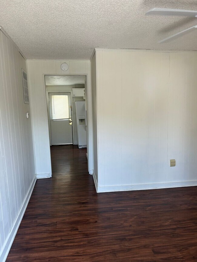 Foto del edificio - Close to town 2 Bedroom 1 Bath
