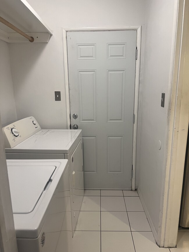 Laundry room - 2822 7th Ave