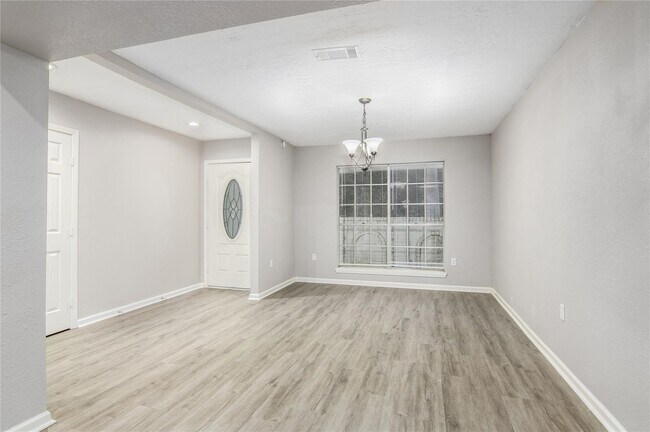 Building Photo - 1702 Athens Dr