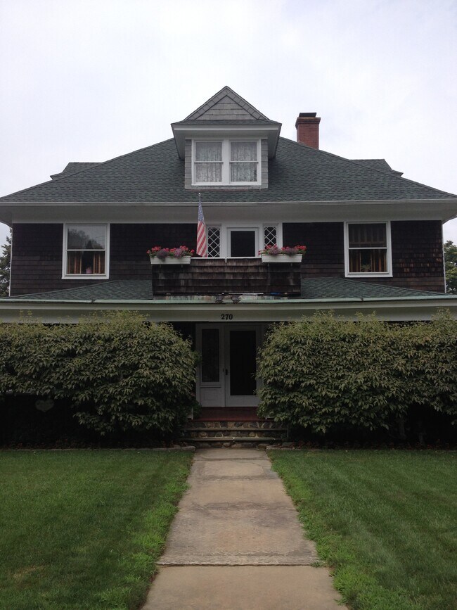 Foto del edificio - 270 Fisher Ave