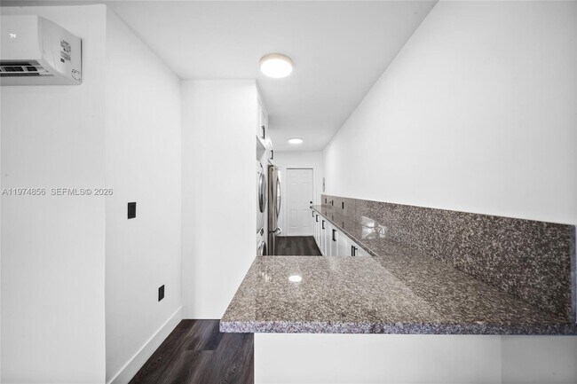 Foto del edificio - 3551 SW 10th St