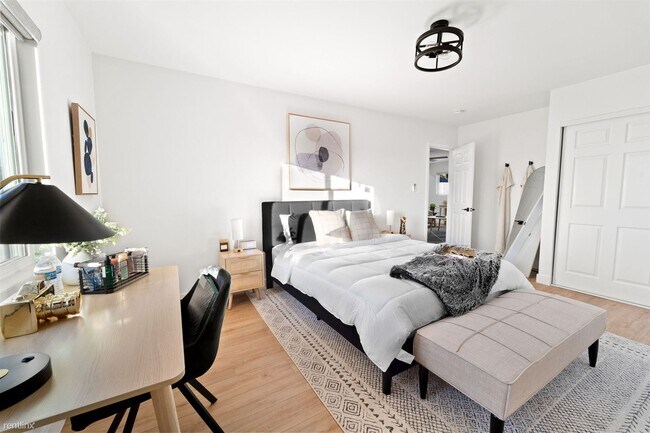 Building Photo - Room for Rent, 1 bath House - 850 Sacramen...