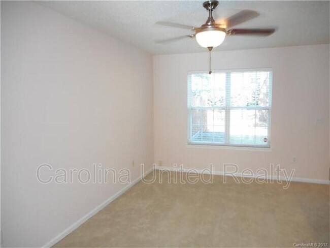 Building Photo - 9629 Elizabeth Townes Ln
