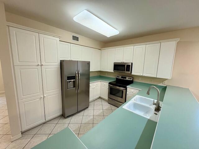 Foto del edificio - 406 Westlake Ct