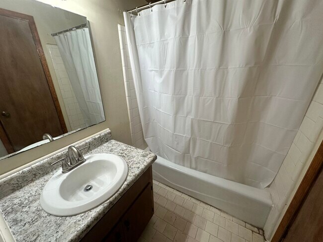 Foto del edificio - 312 Wood Grove Ct
