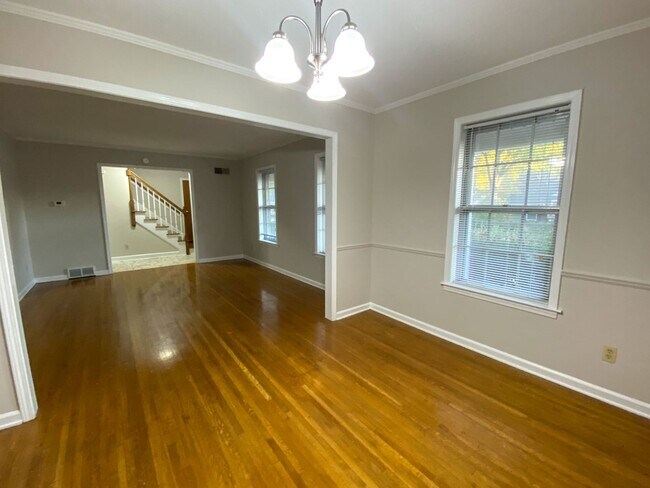 Foto del edificio - 5 bed, 2 bath home in East Memphis near Qu...