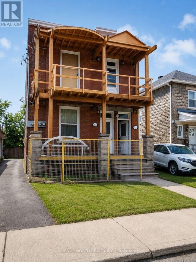Building Photo - 217 Bruyère St