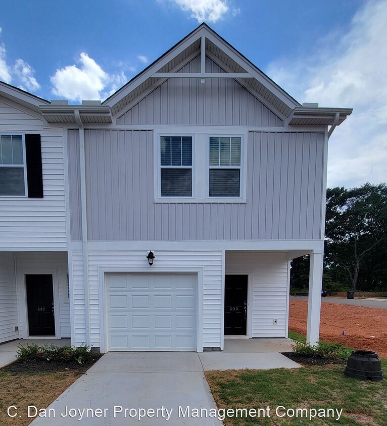 Primary Photo - 3 br, 2.5 bath House - 600 Reese Lane