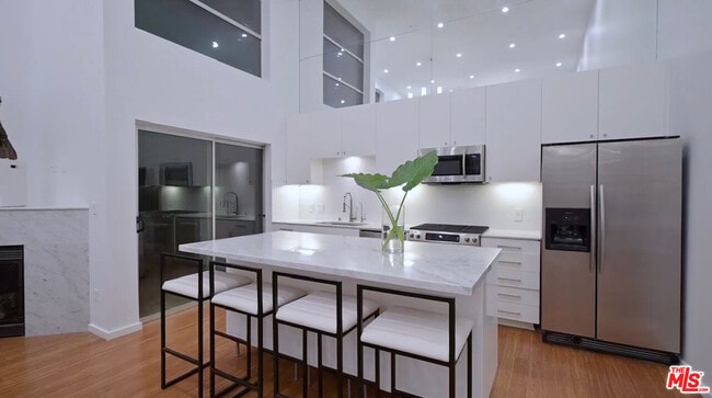 Foto del edificio - 7062 Hawthorn Ave