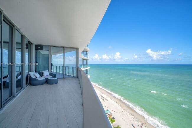 Foto del edificio - 15701 Collins Ave