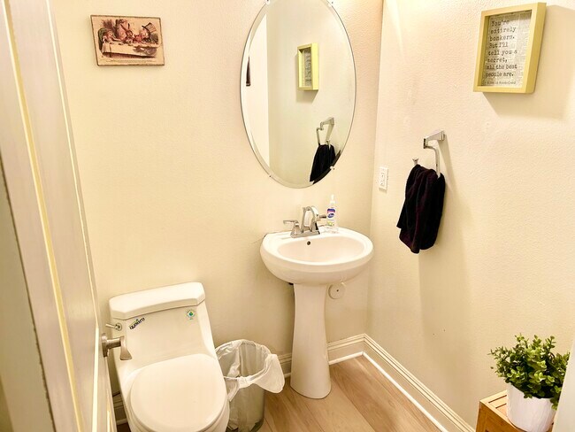 1st floor - 5727 Camellia Ave