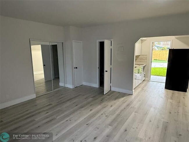 Foto del edificio - 720 NE 7th St