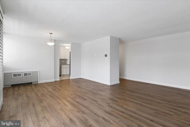 Foto del edificio - 1301 S Arlington Ridge Rd